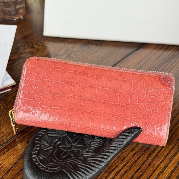 Miu Miu Coral Croc-Embossed Wallet - Picture 4 of 7
